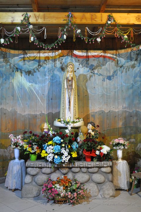 231 Maryja w kwiatach.jpg